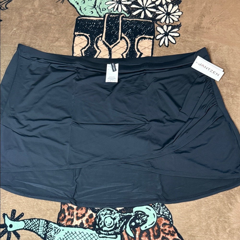 NWT Jantzen Black women’s 20W Swim Skirt Coverup